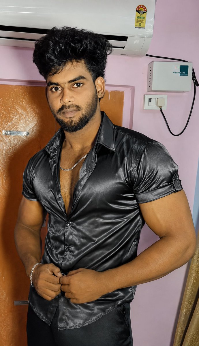 ShirtMr83051's tweet photo. இவன தூக்கி வச்சு ஓக்கணும் 😘🫨🫨🍌🫦🫦👅 https://t.co/w1RizLIYLh