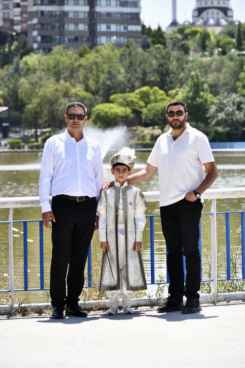 EEkurusu's tweet photo. Elğaç Ekürüsü'nün iki yiğidi Ali ve Alparslan dün sünnet oldular. İnşallah dedelerinden ve babalarından aldıkları at sevgisini ve Şanlıurfa'nın köklü atçılık geleneğini yarınlara taşıyacaklar. Allah bahtlarını açık, ömürlerini hayırlı eylesin. Maşallah yiğitlerimize. https://t.co/DVN3N9RhWA