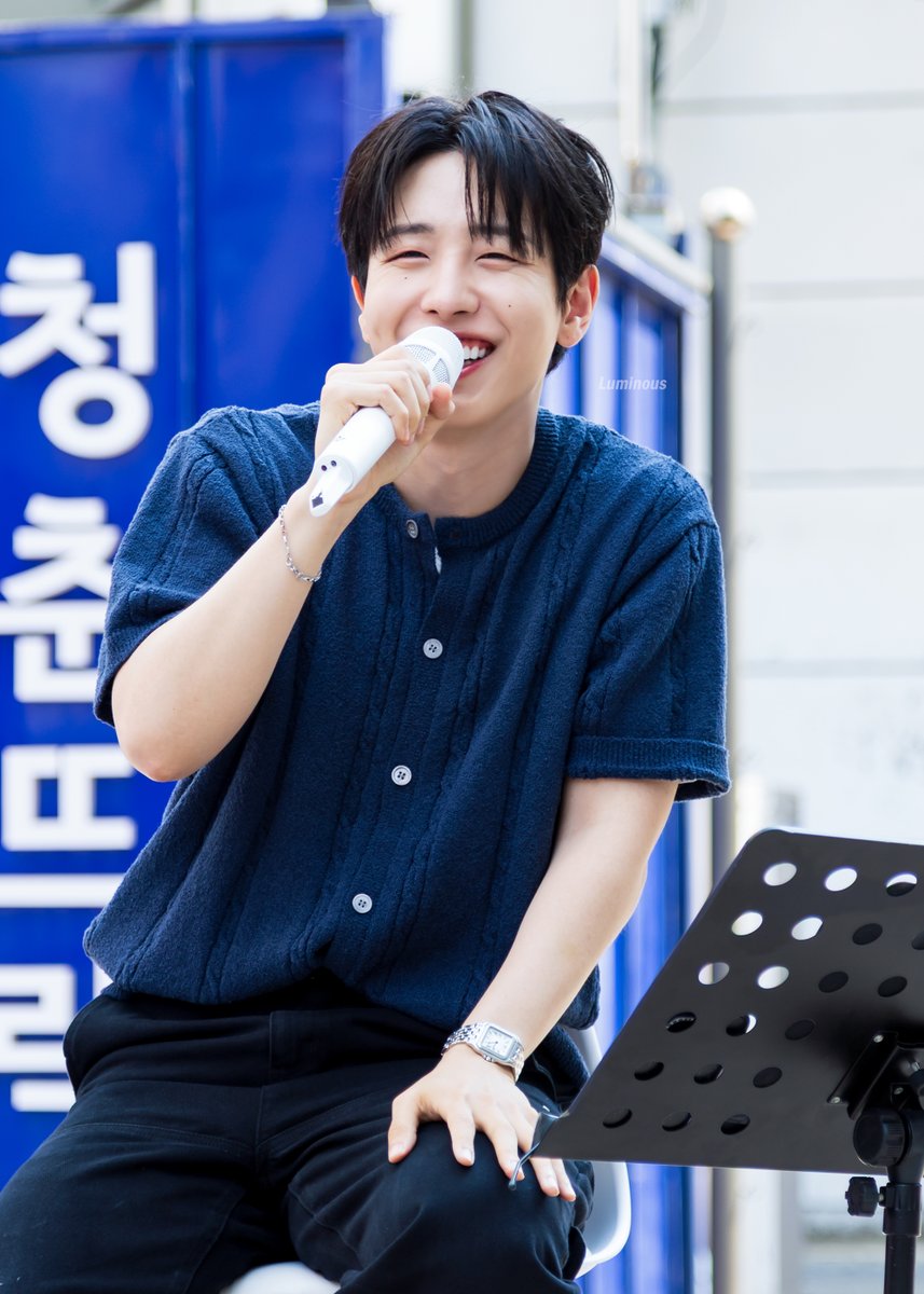 Luminous0222's tweet photo. 260628 HEEJAE's Special Busking in 건대

미소가 예쁜 미소천사🪽 

#세븐어스 #SEVENUS 
#희재 #HEEJAE https://t.co/35oWnr1eyQ