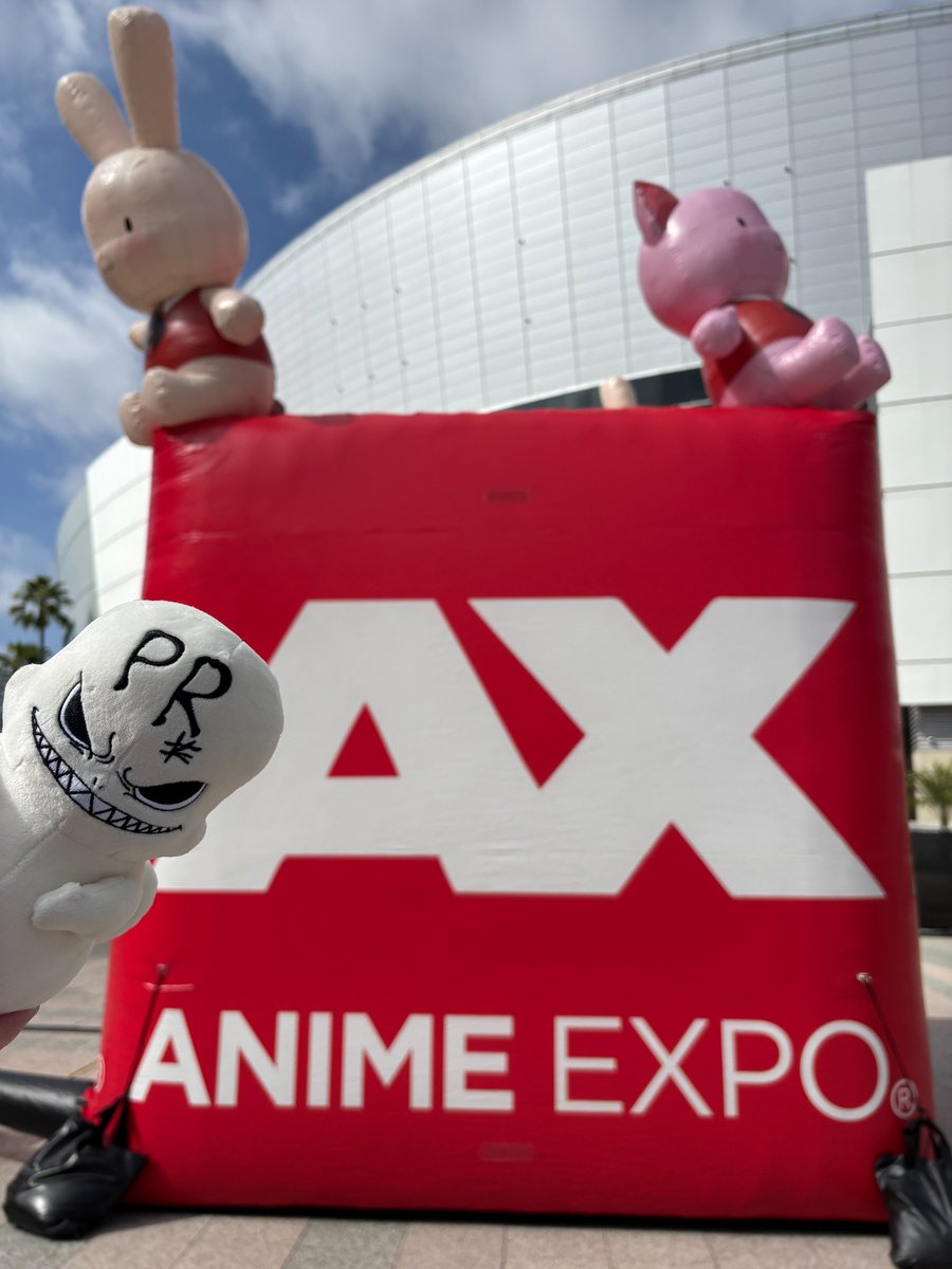 vermilion_PR's tweet photo. 宣伝ケロちゃんがAnimeExpo 2026に✈️

／
　『#朱色の仮面』WORLD QUEST開幕だヨ！
　これからも世界中を飛び回るから期待してろよナ💨

　アニメは10月放送開始だから、要チェックだゾ！
＼

#AX2026 https://t.co/iVOzWlfDet
