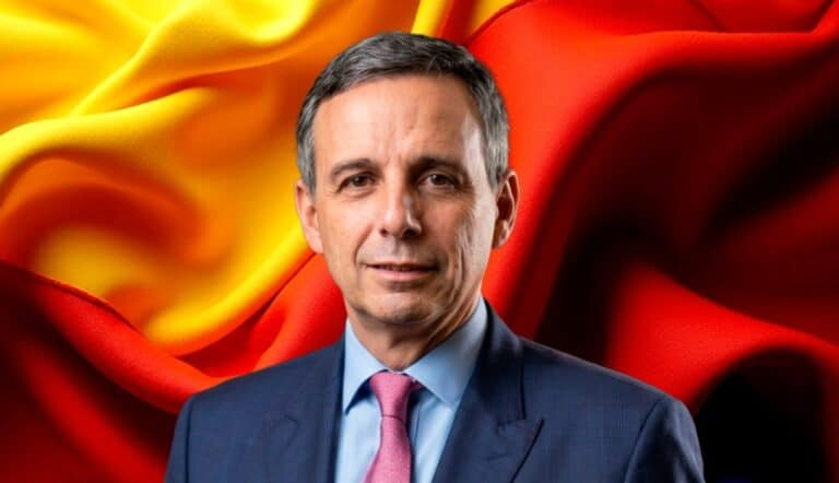 Horadelaverdad's tweet photo. #ENVIVO "El equipo de empalme aseguró que ya está listo para iniciar el trabajo y está a la espera de que el Gobierno saliente defina las citas y horarios para ingresar a las entidades.

En el Ministerio de Hacienda ya tienen preparados cuestionarios sobre la situación fiscal y el estado de las 34 entidades adscritas al sector, entre ellas la DIAN y el Grupo Bicentenario." Miguel Gòmez Martínez- Ministro de Hacienda designado

¡Conéctese!

Escúchenos en:
YT
https://t.co/1BF6QHOoRx