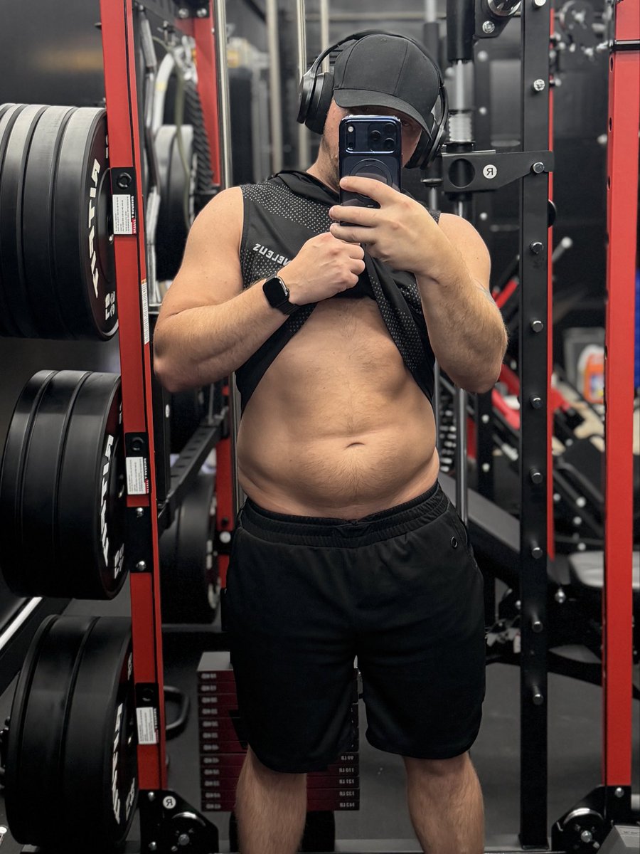JohnnyHOfficial's tweet photo. Shoulder day and core. Let’s do it! Friday is just getting started y’all 🔥

#fitness #gym #workout #bodybuilding #fitguy #muscle #gymmotivation #fitnessmotivation #heavylifting #shoulderday #biceptattoo #physique https://t.co/jejtUblUud