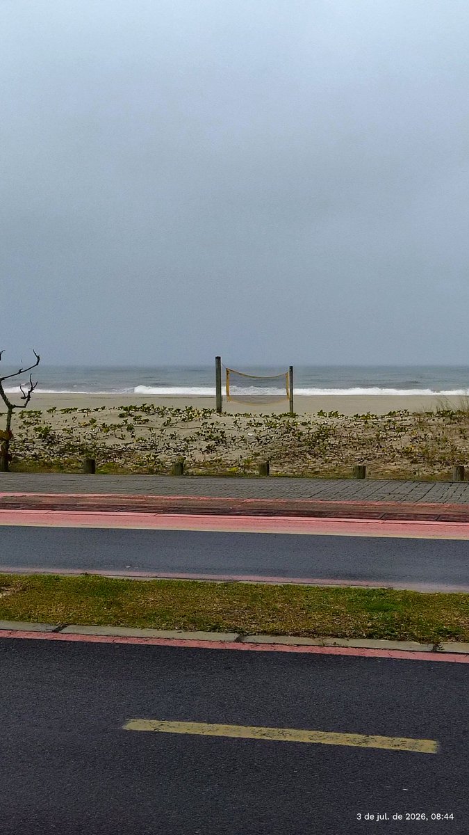 BenViver's tweet photo. Fog and rain on the beach, any idea for this gray morning? https://t.co/l4S5nEfWXE