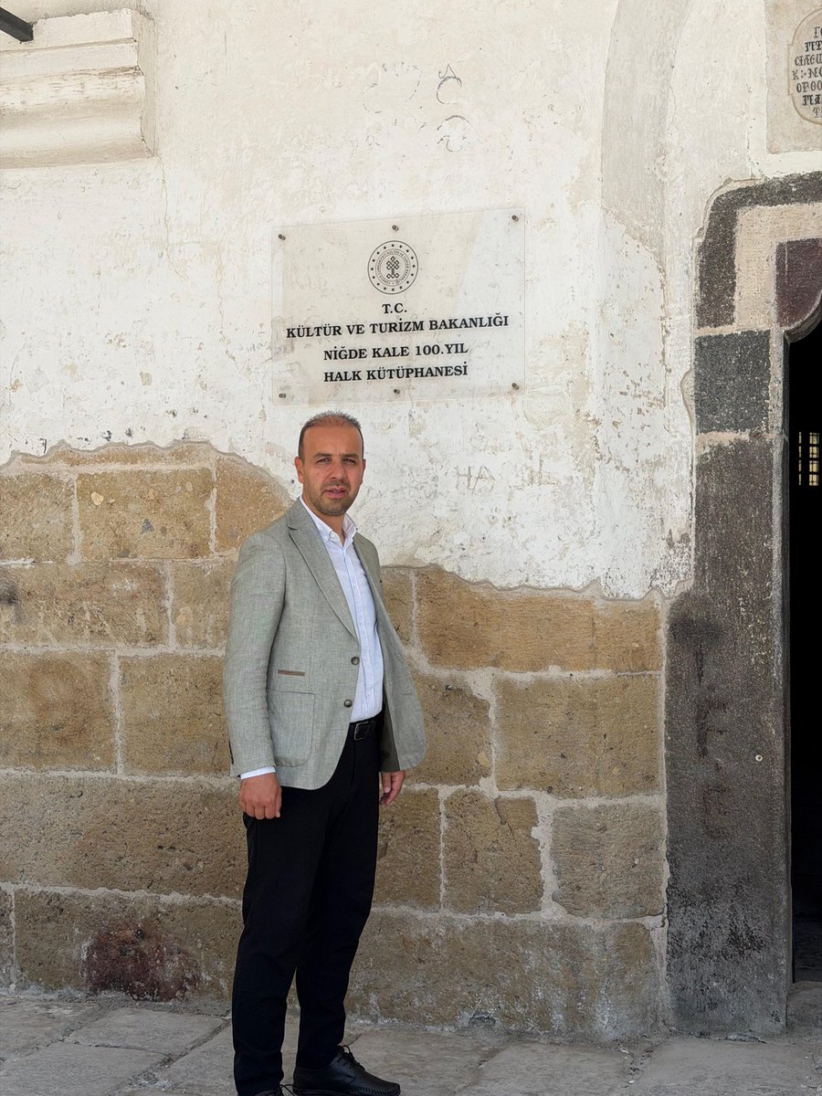 selimgultekn51's tweet photo. 💫İki önemli eser ;

🕌 Restorasyon ve güçlendirmesi biten tarihi Sungurbey Camimizde cuma namazımızı eda ettikten sonra,

📚 Restorasyonu tamamlanarak açılan Kale 100. Yıl Halk Kütüphanesini ziyaret ettik

CB’mız @RTErdogan’a,Bakanımız @MehmetNuriErsoy’a şükranlarımızı sunuyoruz https://t.co/fMQzlOpdgy
