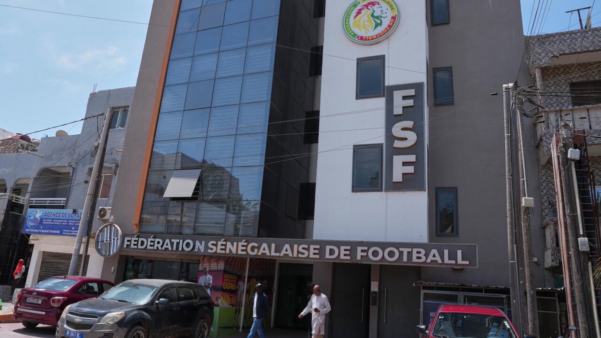 ocgfoot's tweet photo. Dirigeants FSF en tenue des Lions, trains de vie qui interrogent… le rêve de footballeur par procuration, version bureau. Mêmes causes, mêmes effets : dissolution sans délai. 🦁
D’autres révélations arrivent, abonne-toi @ocgfoot pour ne rien louper 🔥
#OCG #Senegal #FSF https://t.co/C7ueqqkS23