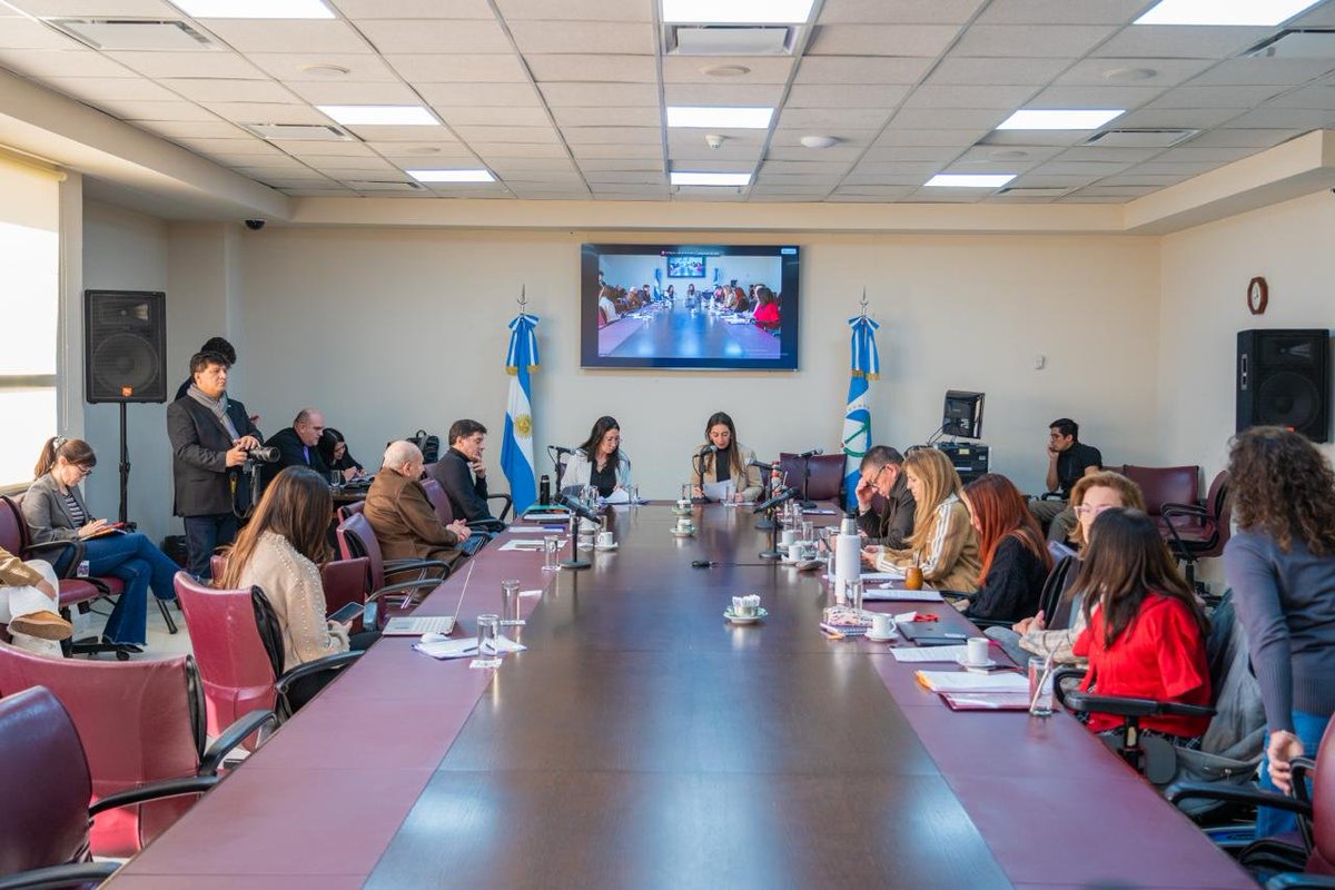 FernandezRamon_'s tweet photo. #ComD #Educación 📚 avanzamos en los proyectos de educación emocional en escuelas neuquinas "abordaje integral y protocolos de intervención" 📱Pantallas cero en primeras infancias "problemas de concentración, oculares, déficit atencional y hasta síntomas de depresión" 🎙Trayectoria artística de Candela “La Chinita” Tapia.