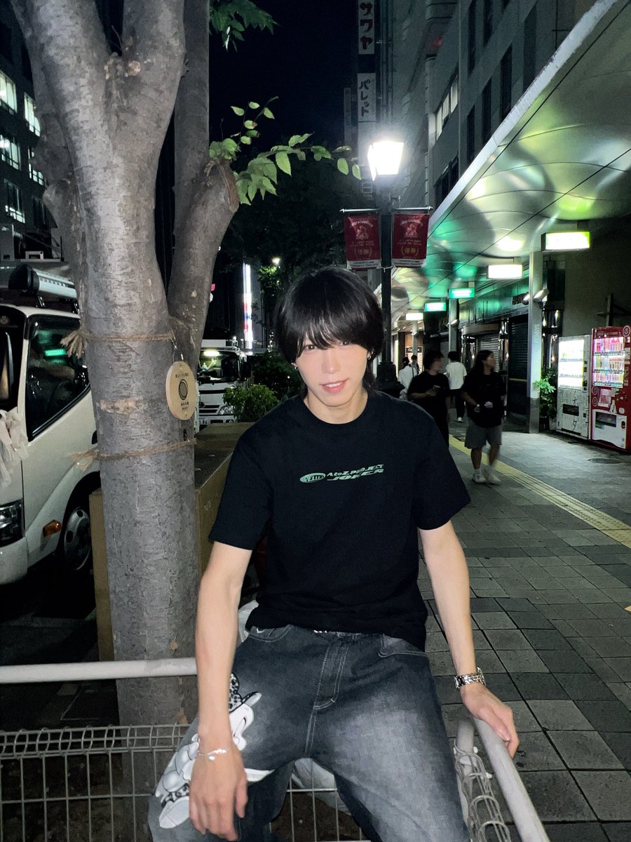 VELLE_taichi's tweet photo. ・

ツアー兵庫公演前ラスト
ありがとう😎🔥

兵庫のみんなも
各地から来てくれるみんなも
明後日よろしくね！！！🏝️

めちゃくちゃ期待しててね。

俺らもみんなに期待してる👊🏻

手売りチケット忘れないように〜

#ベルエージェー https://t.co/kW0uuUsORn