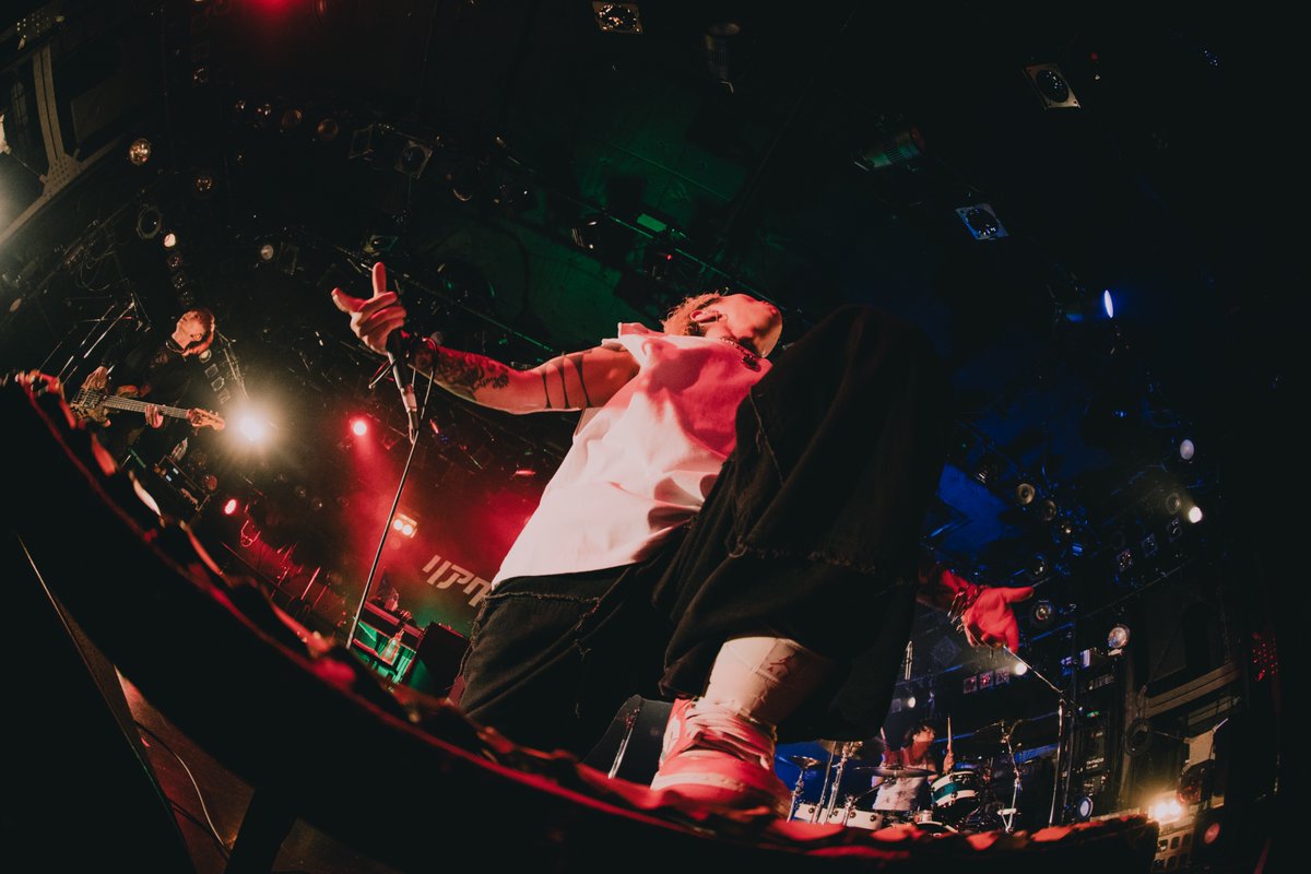 ashdahero's tweet photo. 2026年7月3日(金)
『リアクション ザ ブッタ QUATTRO TOUR 2026 〜Road to Zepp DiverCity〜』
@  梅田CLUB QUATTRO【大阪】

ご来場いただいたみなさまありがとうございました‼️
---------
2026年9月バンド始動 5周年を記念してShibuya eggman にて豪華ゲストアーティストを迎えた対バンライブ
『ASH DA HERO 5th Anniversary Live 2026 -5Days 5番勝負-』を開催🔥

[公演日程]
9.6(日) ADH / NOISEMAKER
9.7(月) ADH / naf. feat 小笠原仁
9.8(火) ADH / FLOW
9.9(水) ADH / SPARK!!SOUND!!SHOW!!
9.10(木) ADH / Novel Core

🎫プレイガイド先行抽選受付中❗️
チケットぴあ
https://t.co/c1SXWYCBhw
ローソンチケット
https://t.co/G8tFLArLto
イープラス
https://t.co/IqvyBINqsI

Photo by @kakeru_Selendip

#ADH5周年 #ASHDAHERO