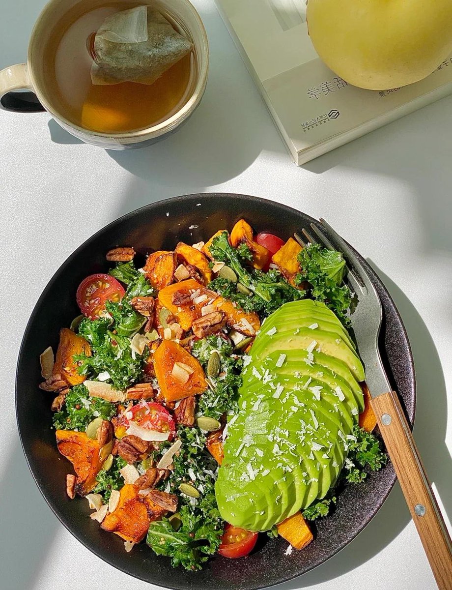 KisMe_Im_Irish's tweet photo. Kale u0026 grilled chicken salad with lemon vinaigrette – light, protein-packed, and perfect for your fat loss goals!  #FatLossMeal #HealthyEating https://t.co/Us2tn9FO0i