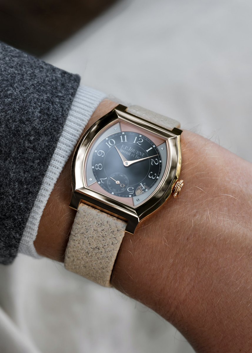 hairspringwatch's tweet photo. Live in Exclusives. A possibly unique ref. EL Élégante 40 in pink gold without any diamonds—amongst the rarest Élégantes ever made. This specification was only available at special request (with a factory Karung leather strap) and one has never appeared on the market prior. Its precious metal case is still 7.95mm thin, featuring a black dial comprise of a luminous disc of sapphire with lacquered numeral and Titalyt hands. Underpinning the effort is the storied calibre 1210 with its rest function and pink gold construction. The example in pink gold is amongst the rarest and most sought-after Élégantes made. https://t.co/dWHcVy4bnx