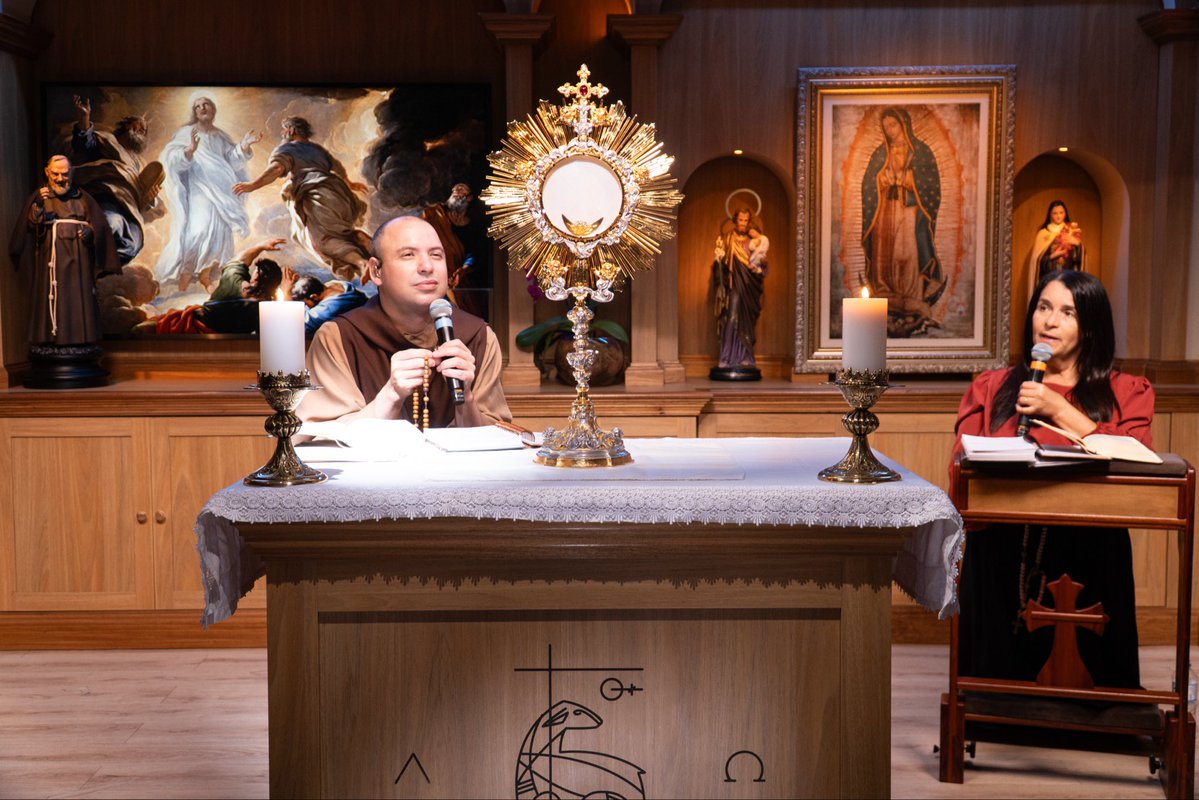 FreiGilsonCMES's tweet photo. Que alegria rezar com você o Santo Rosário hoje! 🙏
Foi um momento muito especial. Hoje meditamos sobre a verdadeira alegria, aquela que somente Deus pode nos dar. Espero que essa alegria tenha invadido o seu coração e permaneça com você ao longo de toda a semana.
Depois do Rosário, também tive a alegria de partilhar muitas novidades com vocês.
Agora me conta aqui nos comentários: qual foi o momento que mais te marcou hoje?