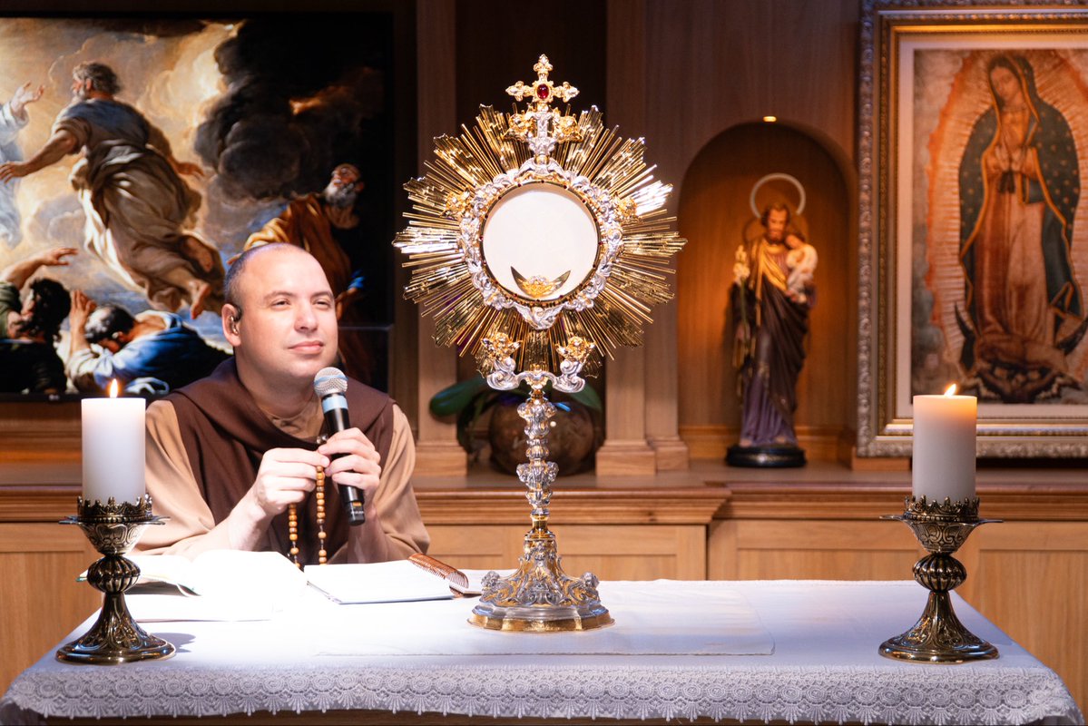 FreiGilsonCMES's tweet photo. Que alegria rezar com você o Santo Rosário hoje! 🙏
Foi um momento muito especial. Hoje meditamos sobre a verdadeira alegria, aquela que somente Deus pode nos dar. Espero que essa alegria tenha invadido o seu coração e permaneça com você ao longo de toda a semana.
Depois do Rosário, também tive a alegria de partilhar muitas novidades com vocês.
Agora me conta aqui nos comentários: qual foi o momento que mais te marcou hoje?