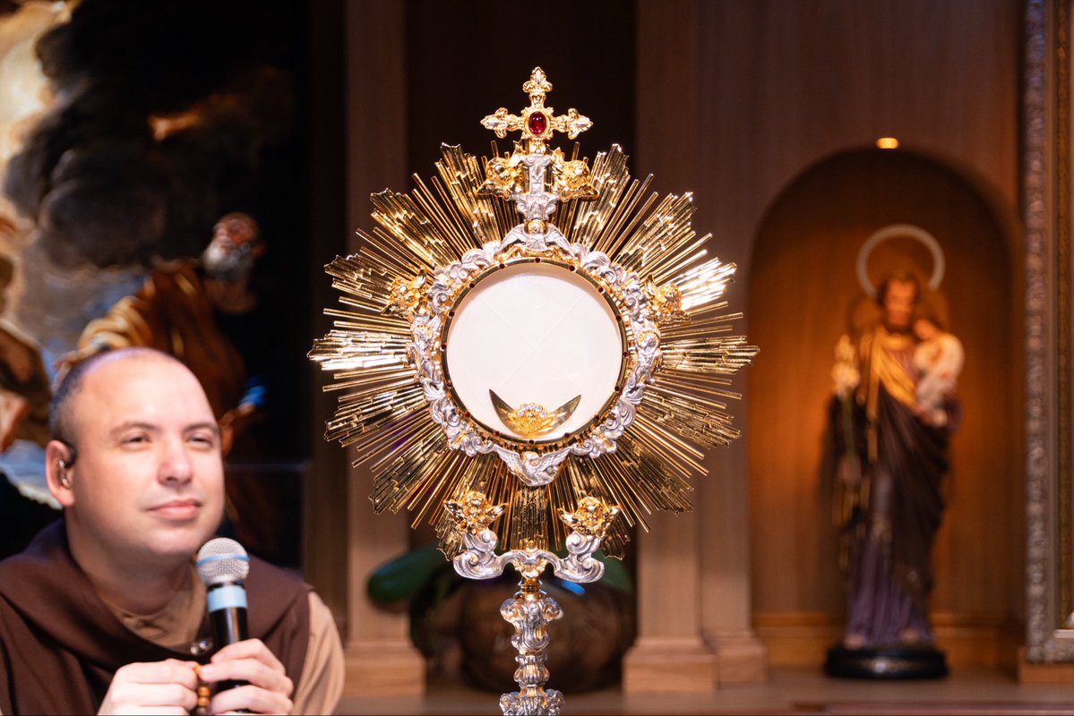 FreiGilsonCMES's tweet photo. Que alegria rezar com você o Santo Rosário hoje! 🙏
Foi um momento muito especial. Hoje meditamos sobre a verdadeira alegria, aquela que somente Deus pode nos dar. Espero que essa alegria tenha invadido o seu coração e permaneça com você ao longo de toda a semana.
Depois do Rosário, também tive a alegria de partilhar muitas novidades com vocês.
Agora me conta aqui nos comentários: qual foi o momento que mais te marcou hoje?