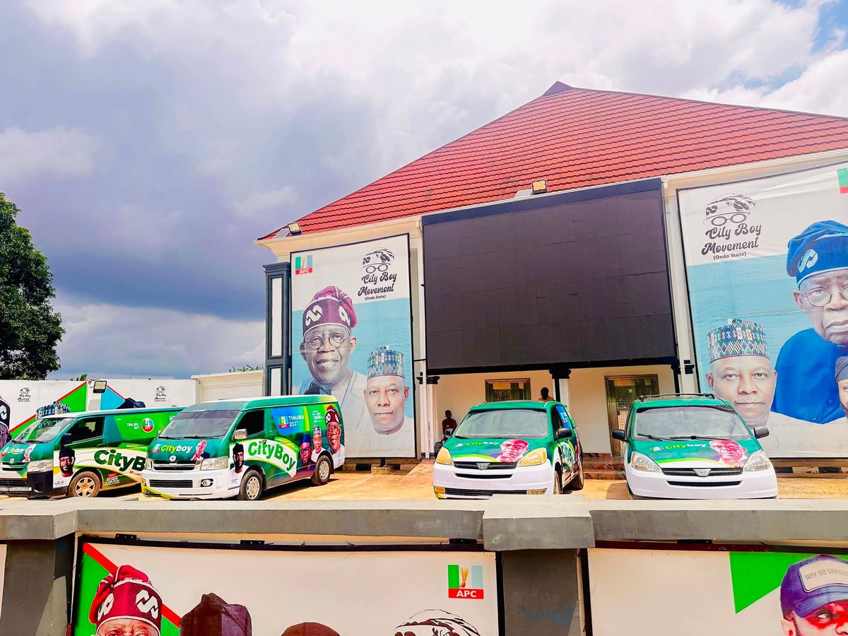 FAyejusunle's tweet photo. CITY BOY MOVEMENT, ONDO STATE APPRECIATES HONOURABLE MINISTER FOR YOUTH DEVELOPMENT FOR HIS GENEROUS  DONATION OF VEHICLES 

City Boy Movement, Ondo State express our profound gratitude to  @ayowisdom_ , for his generous donation of 3 vehicle, a bumper bus and 2 Sienna. https://t.co/Yuz7eQGOIP