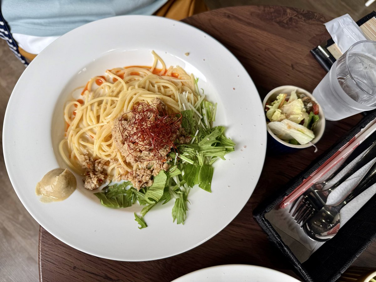 Pleasure7125's tweet photo. 今週の初訪問ランチ
sweets&amp;cafe
mouton plumeで
冷製塩レモンパスタ
冷製豆乳坦々パスタ
頂きました。 https://t.co/adDelMd0WD