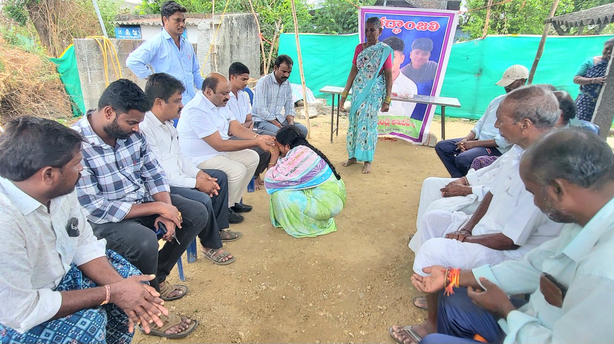 DharmareddyTRS's tweet photo. హనుమకొండ జిల్లా పరకాల నియోజకవర్గం దామెర మండలం దుర్గంపేట,సీతారాంపురం గ్రామాలలో ఇటీవలే మృతిచెందిన గడ్డం మల్లయ్య,పెండ్లి అనుదీప్ కుటుంబాలను పరామర్శించడం జరిగింది.
@BRSparty
#ChallaDharmaReddy #BRS #Parakala #Damera #Durgampet #Seetharampuram #Condolences #WithThePeople https://t.co/DQit9IfGNx