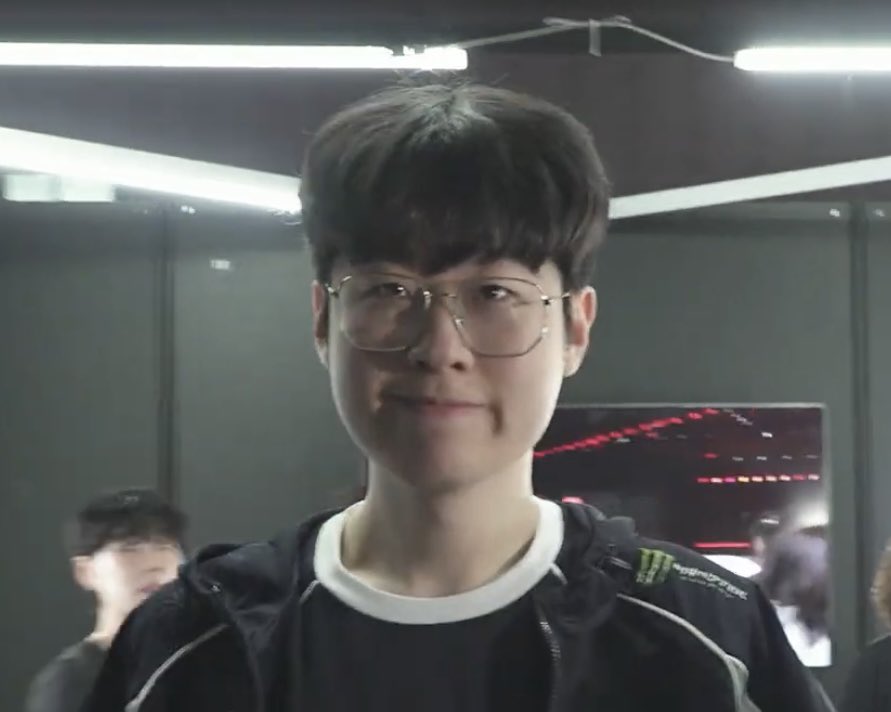 God_Thunduck's tweet photo. 🙂 https://t.co/mwBFTb56Bp