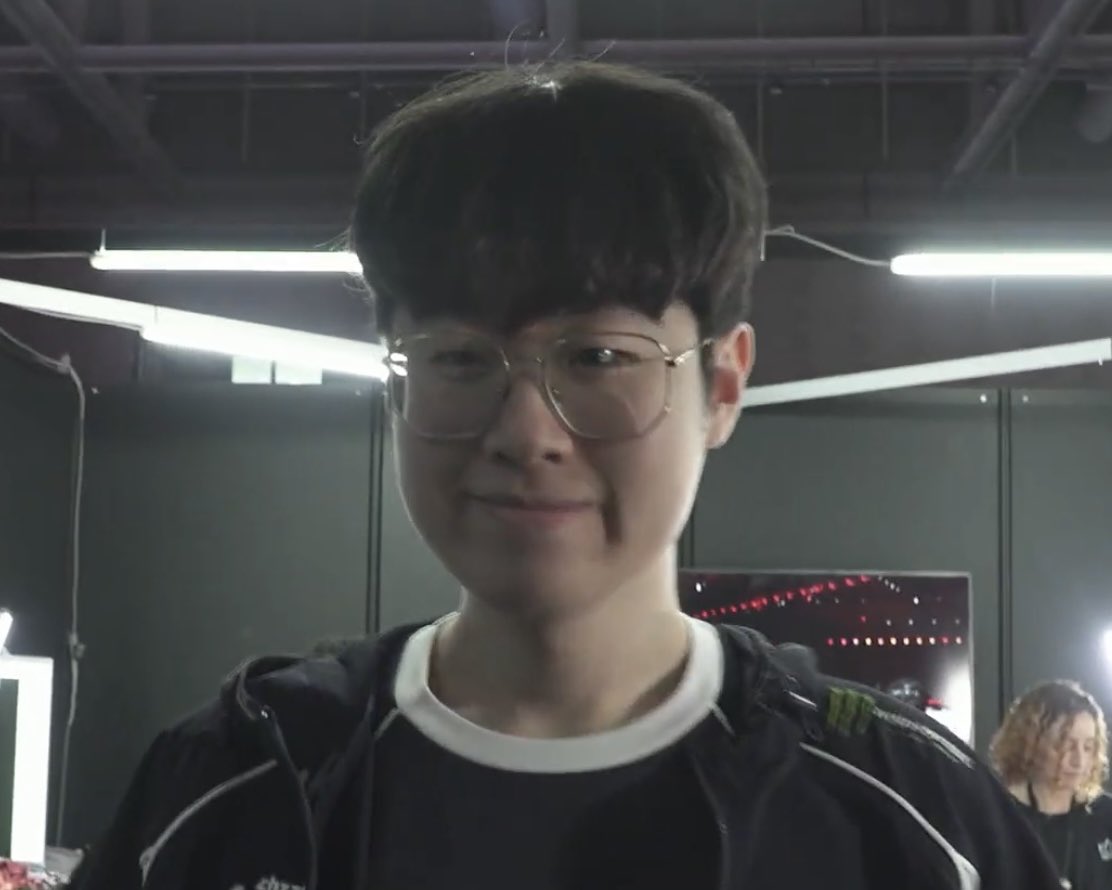 God_Thunduck's tweet photo. 🙂 https://t.co/mwBFTb56Bp