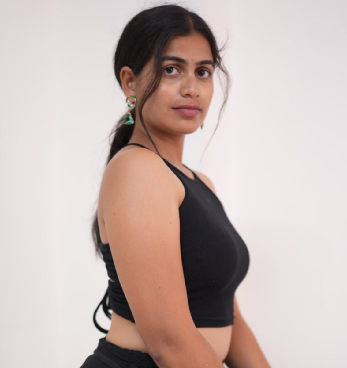 Hatoffcine_'s tweet photo. Latest Subscription Pictures of Guntur Pilla 🥵🔥

#GunturPilla https://t.co/bqsH0Zkacd