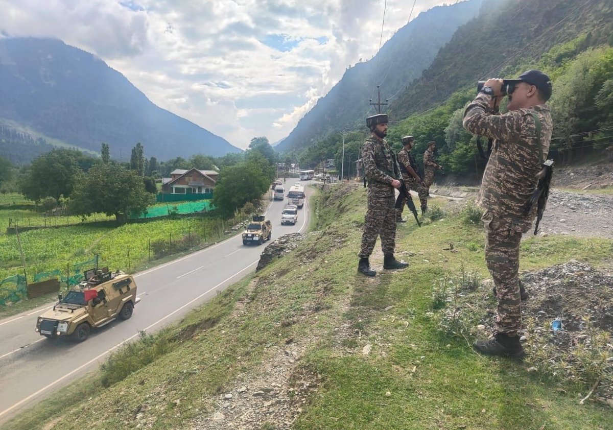 Soniya5561Khan's tweet photo. Amarnath Yatra is a journey of devotion for pilgrims and a mission of honor for the #CRPF

#1000Days #Samsung #NewShapeOfGalaxy #RayalaseemaRising #PritamAndPedro Heavy Section Mill Hrithik #1000Days DeSantis Hillary #PMModi #SwachhBharat https://t.co/fr7uCXGAzZ