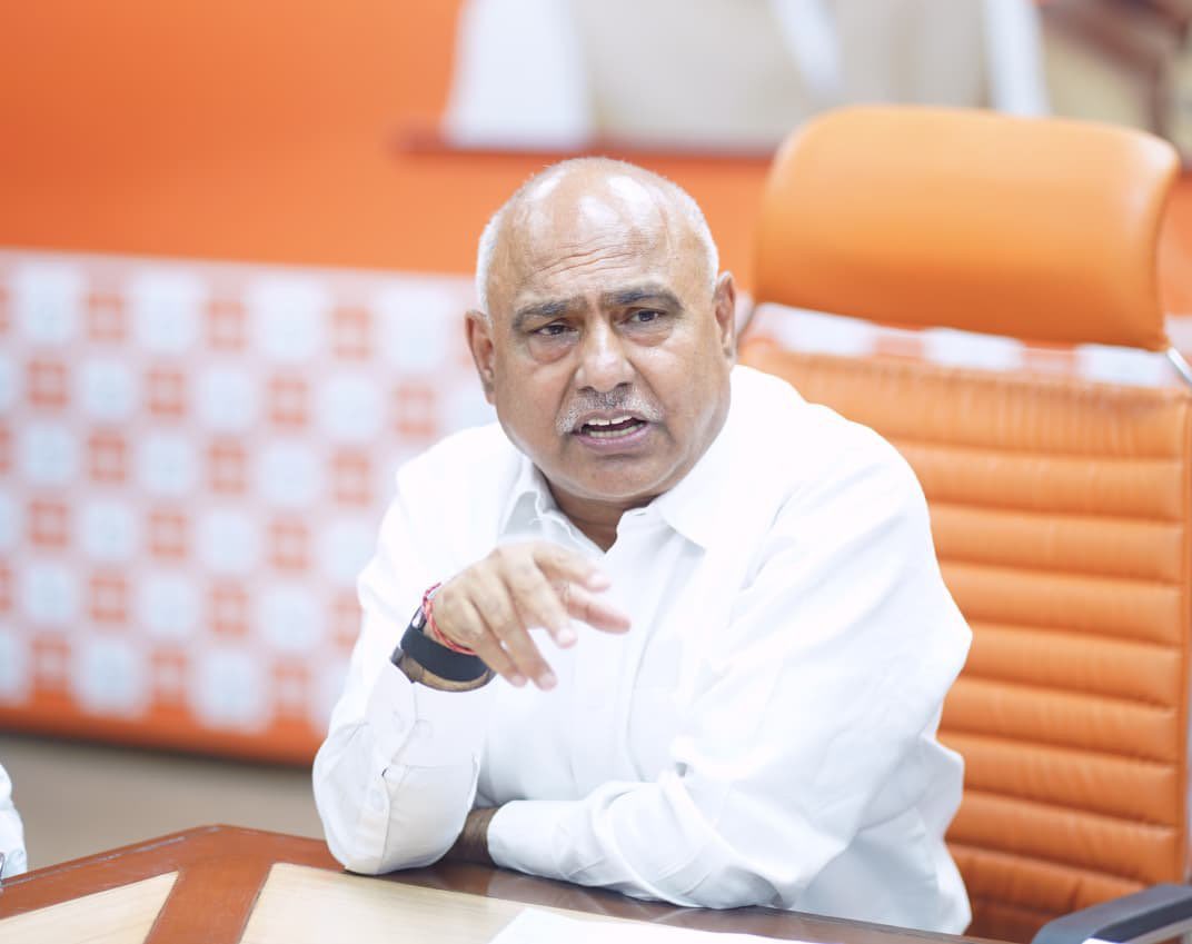 ishrikantC's tweet photo. @BJP4MP के यशस्वी प्रदेश अध्यक्ष श्री@Hkhandelwal1964 जी को प्रदेश अध्यक्ष के रूप में सफल नेतृत्व का एक वर्ष पूर्ण होने पर हार्दिक शुभकामनाएँ।

आपके कुशल, दूरदर्शी एवं प्रेरणादायी नेतृत्व में संगठन निरंतर सशक्त एवं कार्यकर्ता बनकर जनसेवा के नए कीर्तिमान स्थापित कर रहा है। https://t.co/b1Wg6XmOZ9