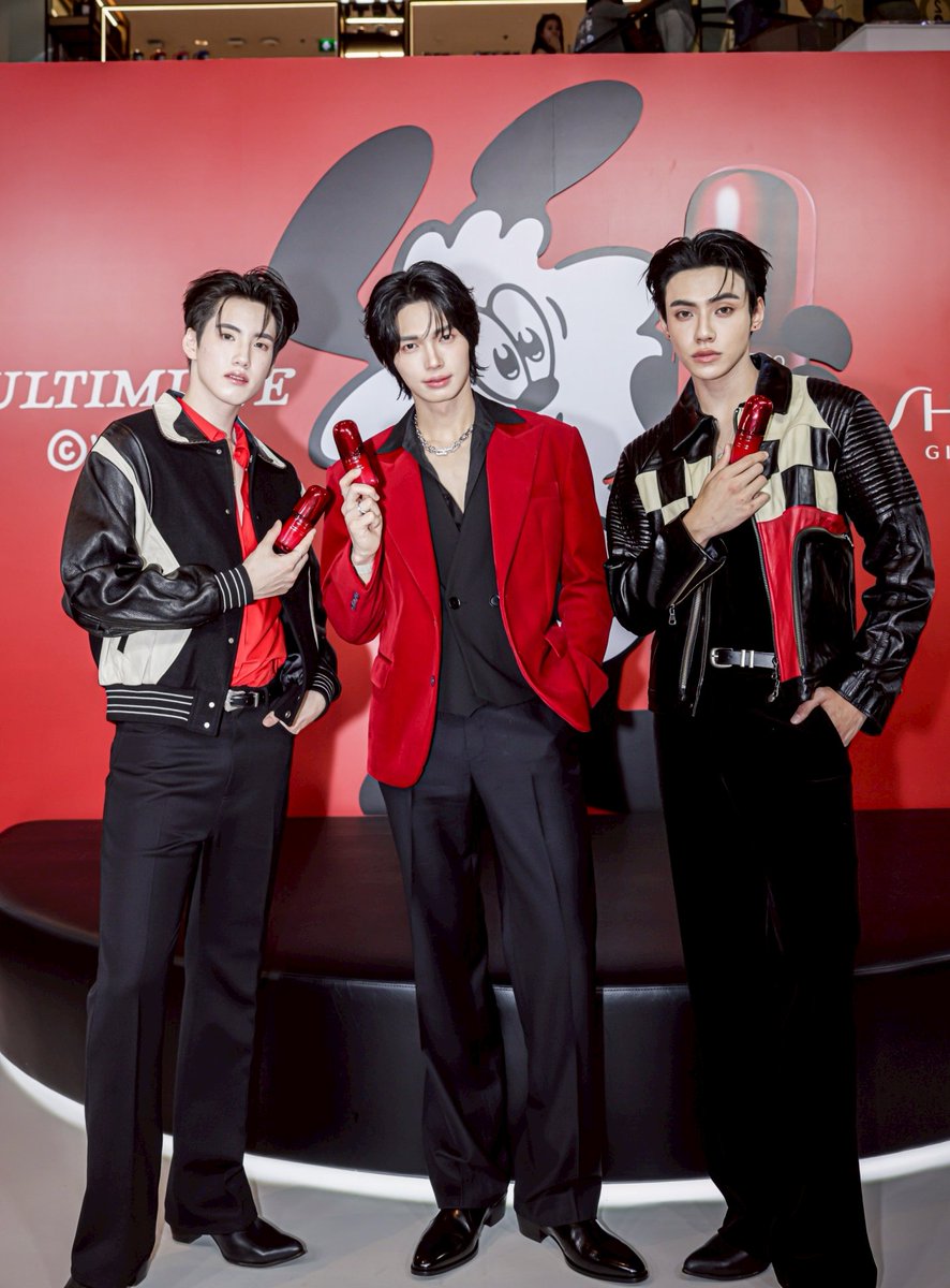 centralwOrld's tweet photo. ออร่าความหล่อแบบ x3 🫣💖 

#WINwithULTIMUNE #winmetawin #PEEMWASU #PHUTATCHAI #ULTIMUNESTUDIOatCENTRALWORLD #ShiseidoThailand #centralwOrld https://t.co/7mAN31BsAW
