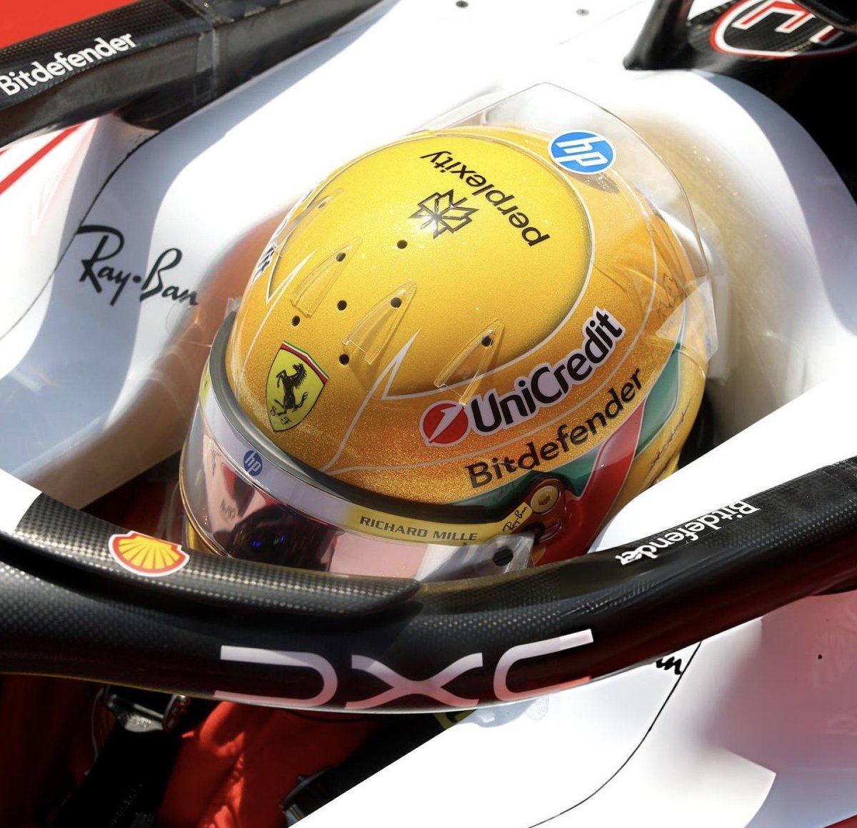 fiagirly's tweet photo. Lewis Hamilton’s special helmet for Silverstone ✨✨✨✨✨ https://t.co/Xofx2f0E6b
