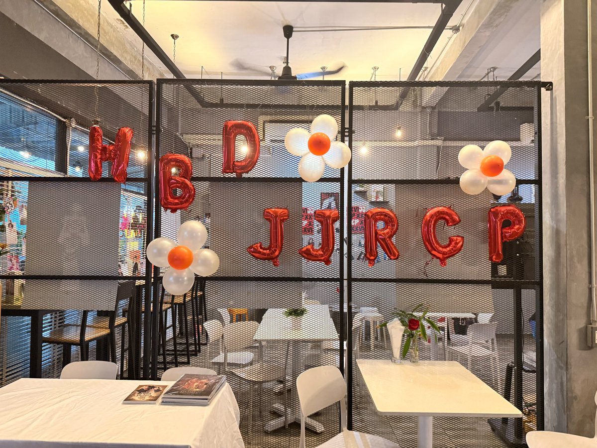 jjrcpstation's tweet photo. พร้อมเจอกันหรือยัง💥❤️🖤 พี่สเตชันพร้อมแล้ว🫶🏻 แวะมาเช็คอินโปรเจกต์ ทำกิจกรรมด้วยกันเยอะ ๆ นะค้าบ✨

🎞️JJRCP 26th BD CAFE &amp; MINI GALLERY🎞️
❤️ 4 - 5 July 2026
🖤 9.30 - 18.00
❤️ @Briocafehostel

#XXVIJJ_rcp #jj_rcp @jj_rcp
#JJrcp26thBDProject https://t.co/Nywjft3Ozn