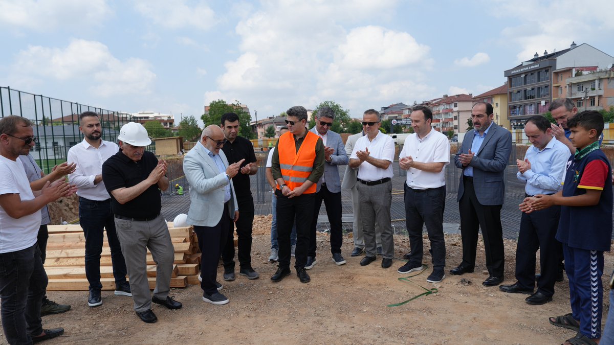 GSB_sakarya's tweet photo. 📍Hendek

Spor Toto Teşkilat Başkanlığımız tarafından desteklenen yatırımlarımızdan biri olan Hendek Gençlik Merkezi projemizin temel atma törenini; Sakarya Milletvekili Ali İnci, Hendek Kaymakamı Hacı Hasan Gökpınar++ https://t.co/nFO4VgYW8F