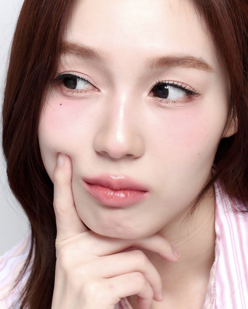 bodyguardchuu's tweet photo. NOM NOM NOM https://t.co/4A7p9ccojl