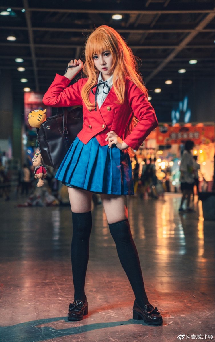 LucasRa64872012's tweet photo. Just had the best day ever at the comic con! Met my favorite cosplayers, got a limited print of my fave anime, and can’t stop grinning  #ComicConAdventure https://t.co/wkAoSFRyhO