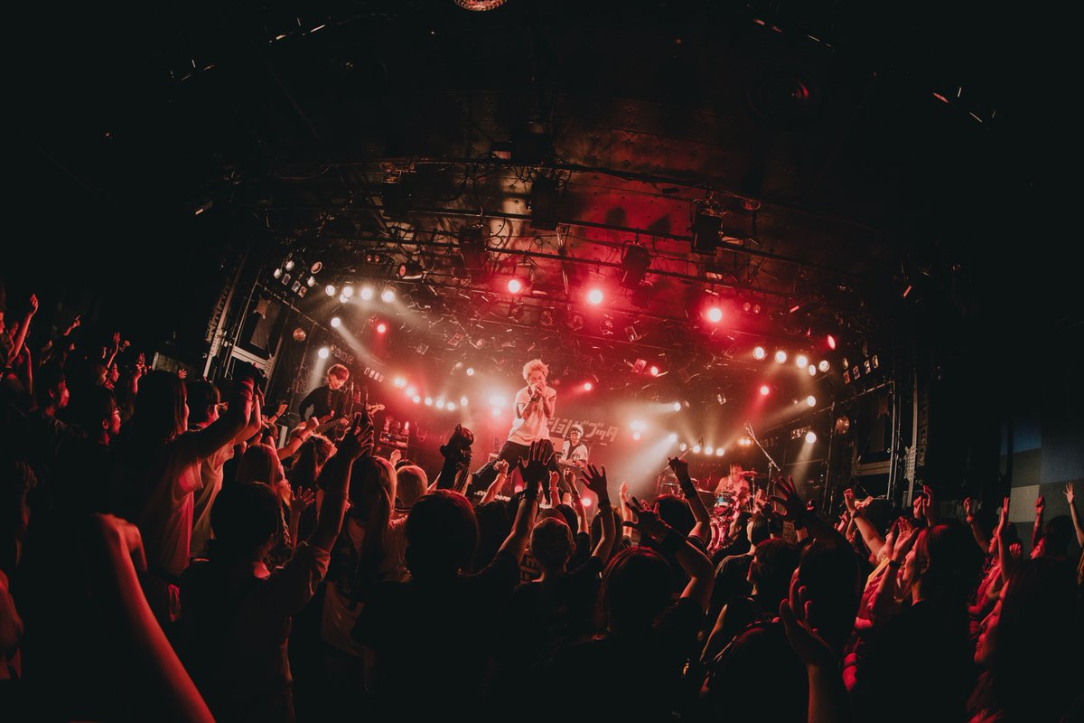 ashdahero's tweet photo. 2026年7月3日(金)
『リアクション ザ ブッタ QUATTRO TOUR 2026 〜Road to Zepp DiverCity〜』
@  梅田CLUB QUATTRO【大阪】

ご来場いただいたみなさまありがとうございました‼️
---------
2026年9月バンド始動 5周年を記念してShibuya eggman にて豪華ゲストアーティストを迎えた対バンライブ
『ASH DA HERO 5th Anniversary Live 2026 -5Days 5番勝負-』を開催🔥

[公演日程]
9.6(日) ADH / NOISEMAKER
9.7(月) ADH / naf. feat 小笠原仁
9.8(火) ADH / FLOW
9.9(水) ADH / SPARK!!SOUND!!SHOW!!
9.10(木) ADH / Novel Core

🎫プレイガイド先行抽選受付中❗️
チケットぴあ
https://t.co/c1SXWYCBhw
ローソンチケット
https://t.co/G8tFLArLto
イープラス
https://t.co/IqvyBINqsI

Photo by @kakeru_Selendip

#ADH5周年 #ASHDAHERO
