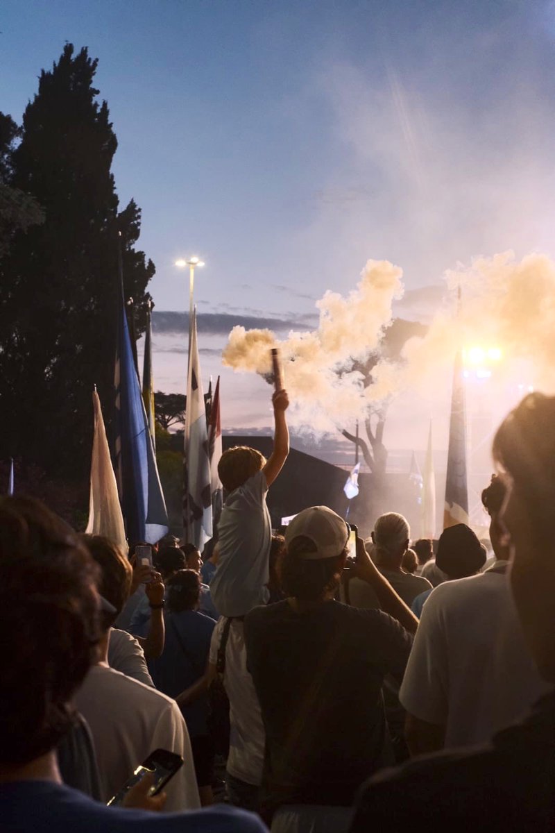 LolloMichetti14's tweet photo. É tutto qui, nell’amore della gente.

A te ho giurato fedeltà eterna, a te darò eterno amore
#Lazio https://t.co/4BrXsh1DsB