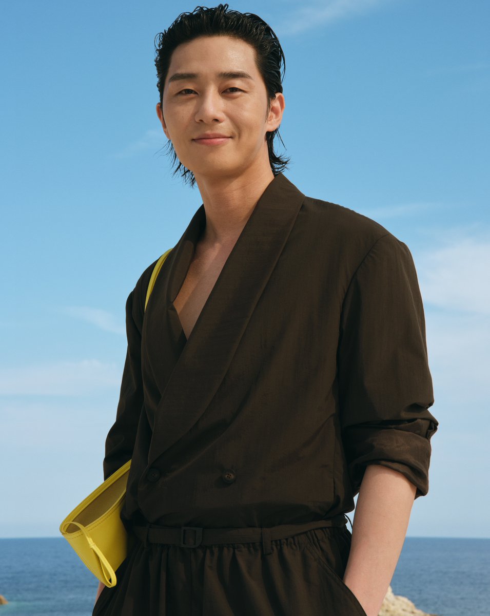 Kkorepo's tweet photo. #パク・ソジュン、モデルにも劣らない強烈なムード…フランス・コルシカ島でのグラビア撮影 
#パクソジュン  
🔗https://t.co/BYK96JtCoT https://t.co/y55Sz6puqB