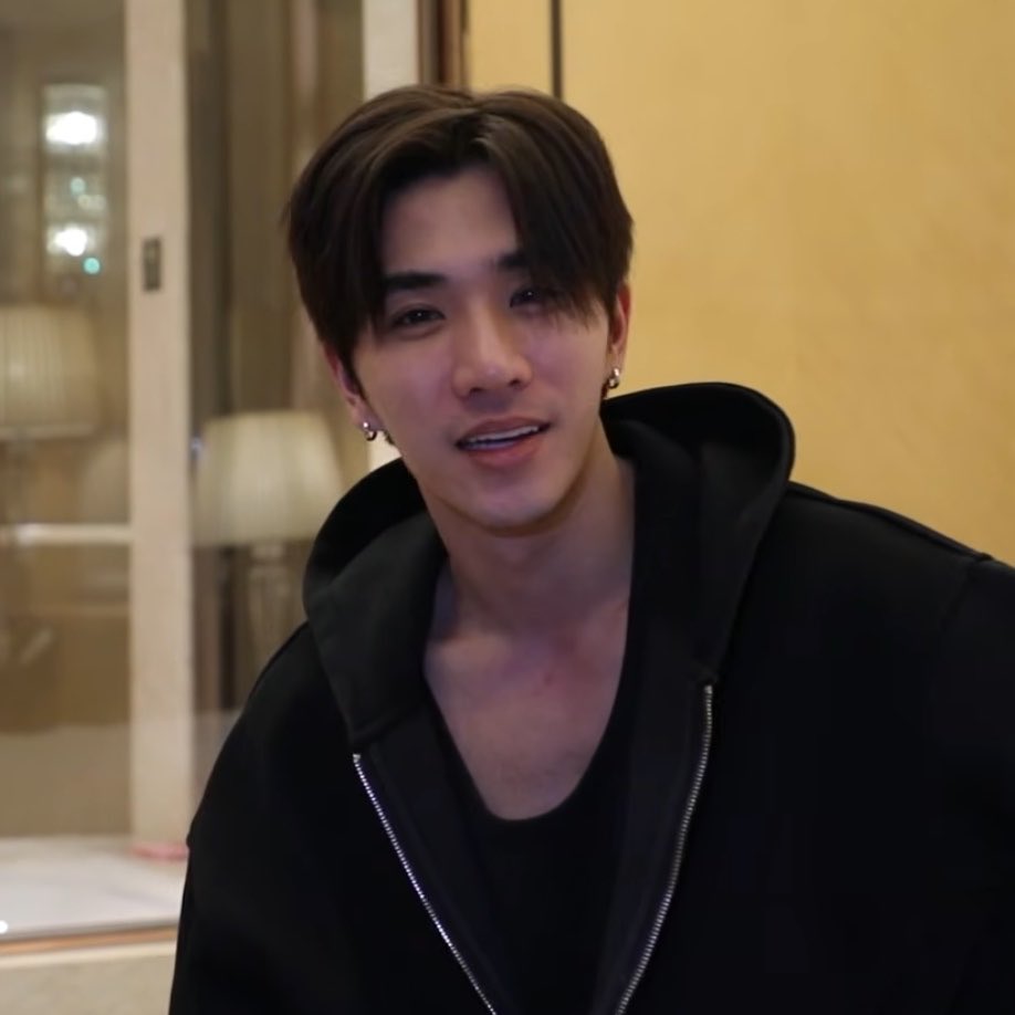 ifeelsoperthta's tweet photo. หล่อดิบจนหูพี่ดับแล้วครับเฮีย https://t.co/ZWHKbsWUIn