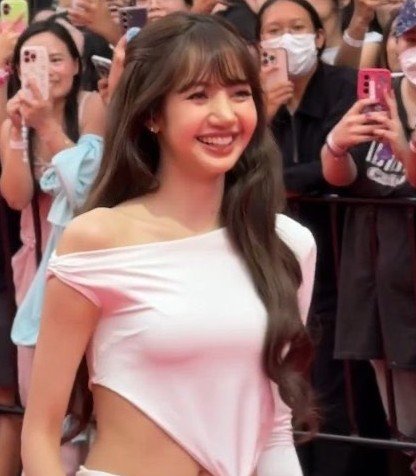 ivypopx's tweet photo. who's that 😭😭😭 https://t.co/bXuUkNEJbD
