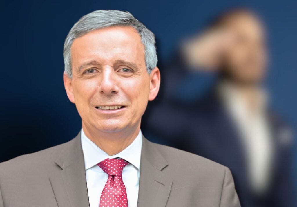 Horadelaverdad's tweet photo. #ENVIVO "El Gobierno está gastando, en promedio, 40 billones de pesos al mes, pero solo recauda 28 billones.

Es decir, se gasta mucho más de lo que entra. Ese hueco fiscal se está cubriendo con deuda de corto plazo y a tasas muy altas, una fórmula que solo acelera el deterioro de las finanzas públicas." Miguel Gòmez Martínez- Ministro de Hacienda designado

¡Conéctese!

Escúchenos en:
YT
https://t.co/1BF6QHOoRx