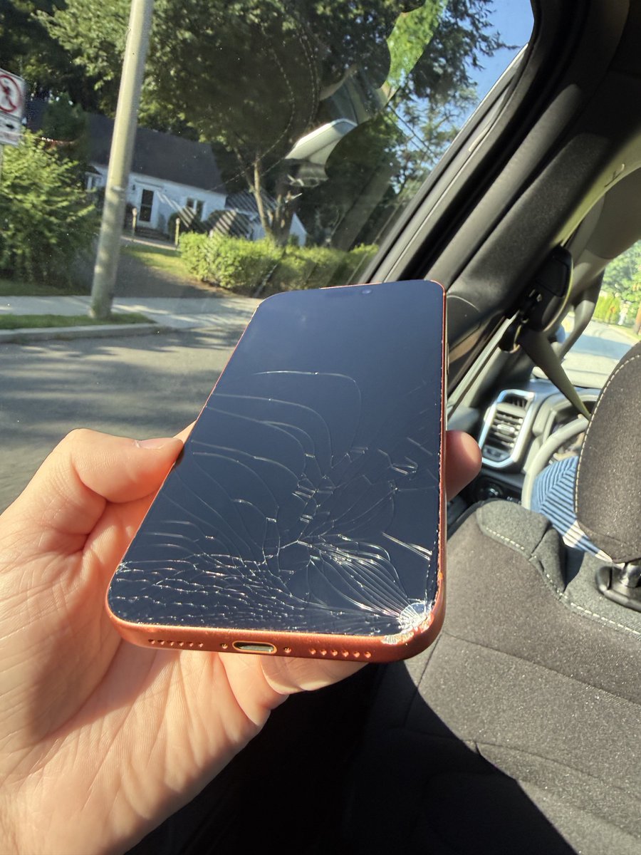 ItsShiftyss's tweet photo. I was told they don’t crack @notthreadguy https://t.co/vf4xLV3Z7l