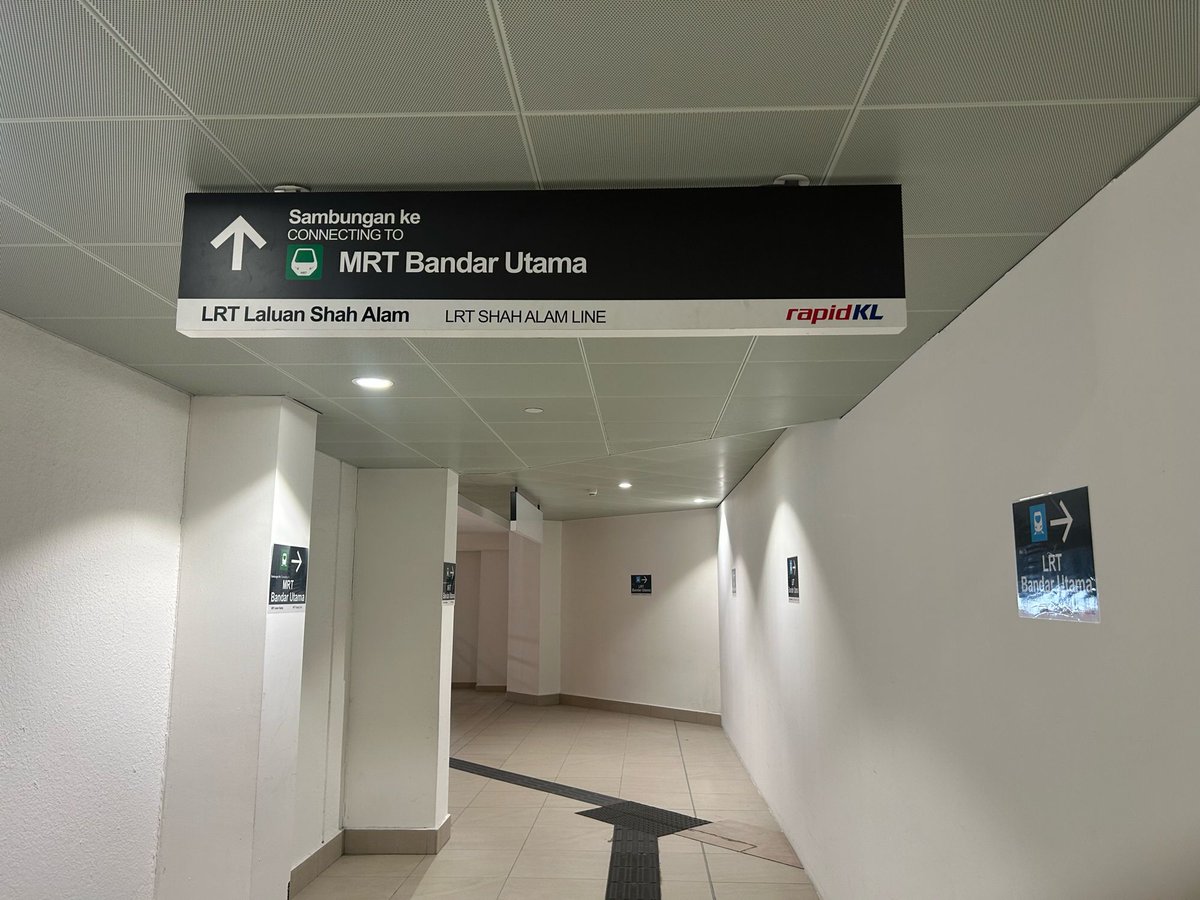 ErnestOnPT's tweet photo. Barely a week and paper wayfinding signs have appeared at Bandar Utama and Glenmarie LRT stations

Paper signs are often a symptom of bad design, especially for interchange stations on LRT3 where confusion can occur with the weird ticketing situation and odd station flows https://t.co/umPM3QTCLF