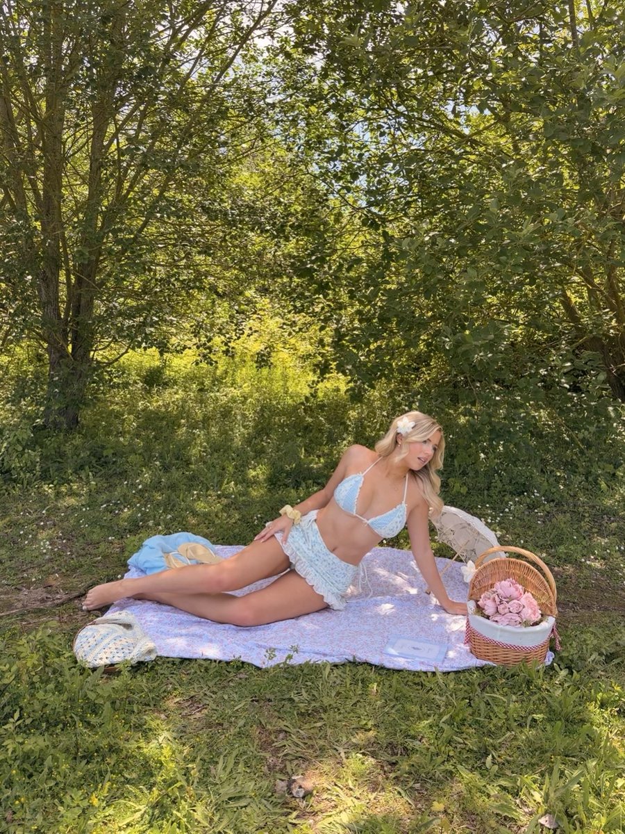 krystalxpalace's tweet photo. who wants to have a picnic? https://t.co/6PYqjAPApg