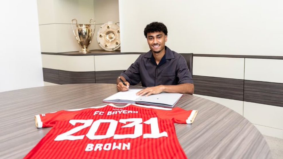 lnstantFoot's tweet photo. 🚨OFFICIEL ! NATHANIEL BROWN S’ENGAGE AVEC LE BAYERN MUNICH JUSQU’EN 2031 !! 🇩🇪✍🏽

Montant du transfert : 55M€. 🤑 https://t.co/mezGnSrsGf