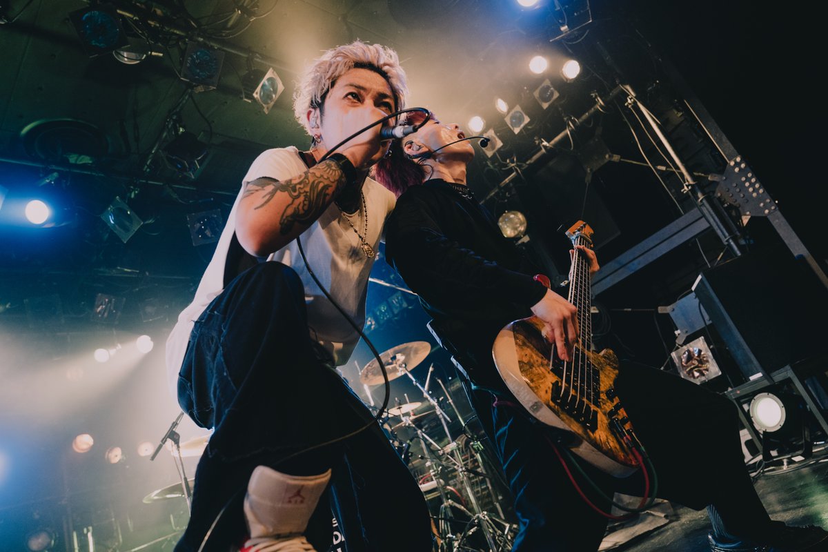 ashdahero's tweet photo. 2026年7月3日(金)
『リアクション ザ ブッタ QUATTRO TOUR 2026 〜Road to Zepp DiverCity〜』
@  梅田CLUB QUATTRO【大阪】

ご来場いただいたみなさまありがとうございました‼️
---------
2026年9月バンド始動 5周年を記念してShibuya eggman にて豪華ゲストアーティストを迎えた対バンライブ
『ASH DA HERO 5th Anniversary Live 2026 -5Days 5番勝負-』を開催🔥

[公演日程]
9.6(日) ADH / NOISEMAKER
9.7(月) ADH / naf. feat 小笠原仁
9.8(火) ADH / FLOW
9.9(水) ADH / SPARK!!SOUND!!SHOW!!
9.10(木) ADH / Novel Core

🎫プレイガイド先行抽選受付中❗️
チケットぴあ
https://t.co/c1SXWYCBhw
ローソンチケット
https://t.co/G8tFLArLto
イープラス
https://t.co/IqvyBINqsI

Photo by @kakeru_Selendip

#ADH5周年 #ASHDAHERO