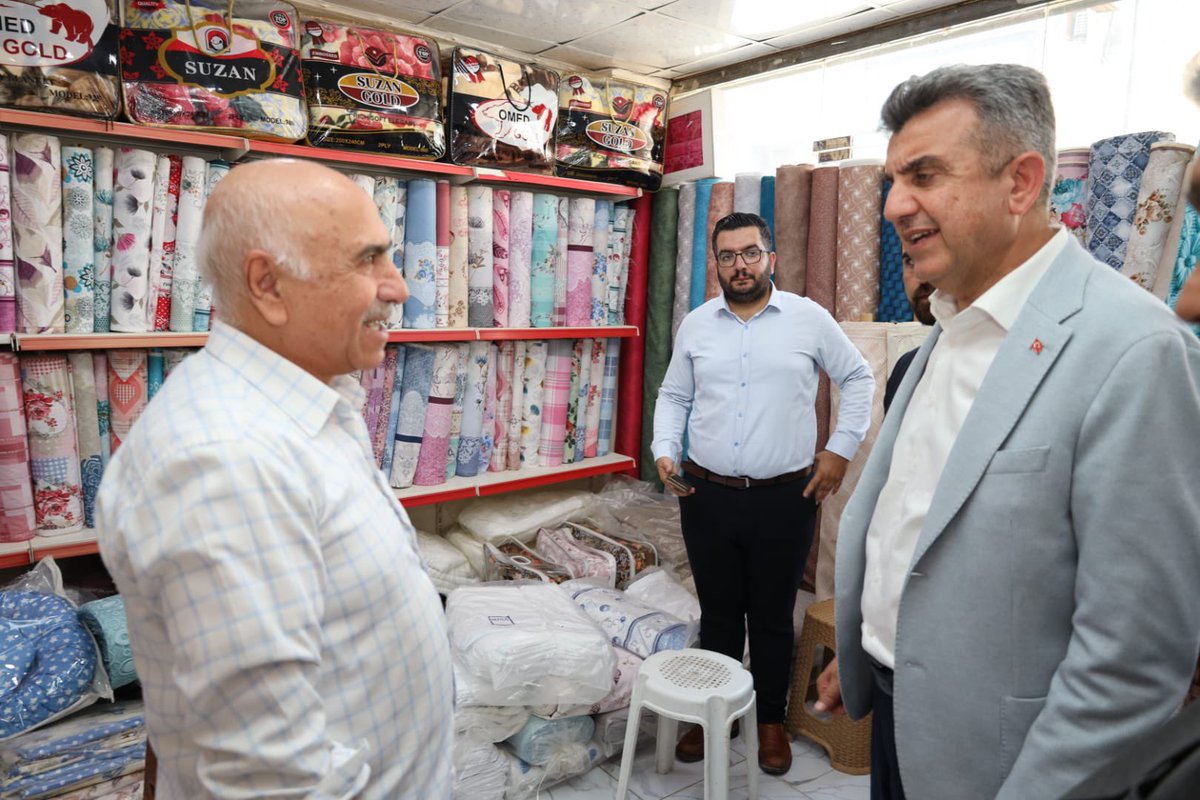 milhamigunbegi's tweet photo. 5/ Bizim için siyaset; milletle yan yana durmak, aynı duyguda buluşabilmek, tebessümlerine, muhabbetlerine ortak olmaktır.

Bizler de AK Parti olarak her zaman esnafımızın, hemşehrilerimizin, alın teriyle geçinen insanlarımızın yanında olduk, olmaya da devam edeceğiz. https://t.co/afzTuhn2Ti