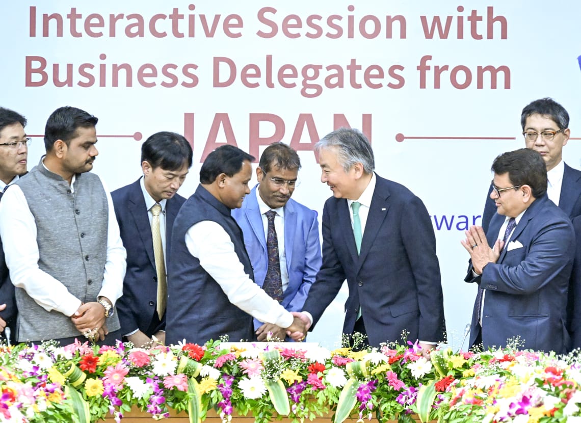 CMO_Odisha's tweet photo. Hon'ble Chief Minister Shri @MohanMOdisha engaged in discussions with a Japanese business delegation at the Convention Centre, Lok Seva Bhawan, on investment opportunities in Odisha, with a special focus on the growth of the green economy. On this occasion, a Memorandum of Cooperation (MoC) was signed with the ACME Group and IHI Corporation. The two companies have initiated plans to establish three projects in Odisha, involving an investment of approximately ₹67,000 crore and creating around 7,600 employment opportunities.

@PMOIndia