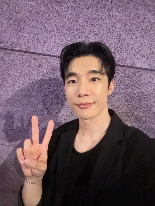 lllllimonade's tweet photo. ......포브스선정 셀카찍으려고할때 잽싸게카메라뺏어야하는남자1위
색시한테 찍어달라구해라. https://t.co/Gu8SCHq6aQ