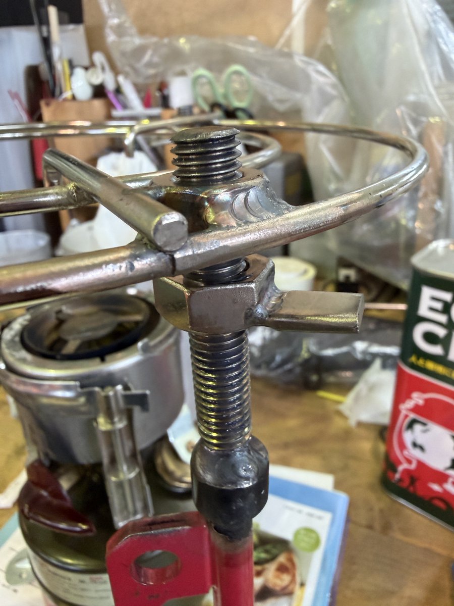 F_E_T_L's tweet photo. 【#新潟ERDL 】製造オリジナル #ナムキャン であると便利なアイテム
M1950 G.Iストーブ用に純正収納���の薄いゴトクに負荷を掛けずに、フライパンや鍋を置けるゴトクを製作
足との取り付けは高さを変えられる全ネジ仕様で長さの調整が可能 https://t.co/VuLjafAdic