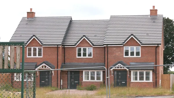 BasilTheGreat's tweet photo. 🚨NEWS: The plan to give 83 homes worth £250,000 each to illegal migrants by Shabana Mahmood has been SCRAPPED after public pressure

Much credit must be given to @Truthhurts101UK for his initial reporting on the ground about this

Well done sir 🫡 https://t.co/RjrLOnL28R