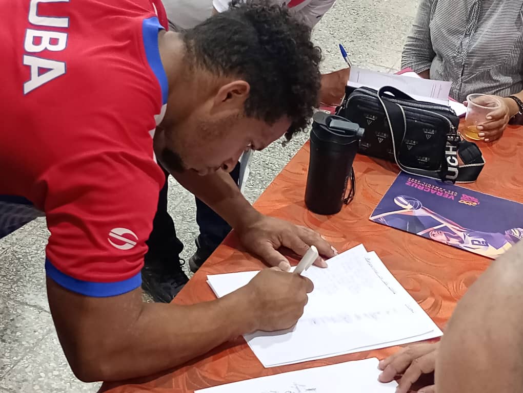 InderCuba's tweet photo. #Cuba hacia los JJCC de #SantoDomingo2026 
Sumado el #levantamientodepesas a los Activos de la Dignidad. Compromiso con el significado de representar al país, inspirados en quienes  protagonizaron la hazaña del Cerro Pelado.
#DeporteCubano #InderCuba65
#SiempreXCuba https://t.co/5n21oBepe4