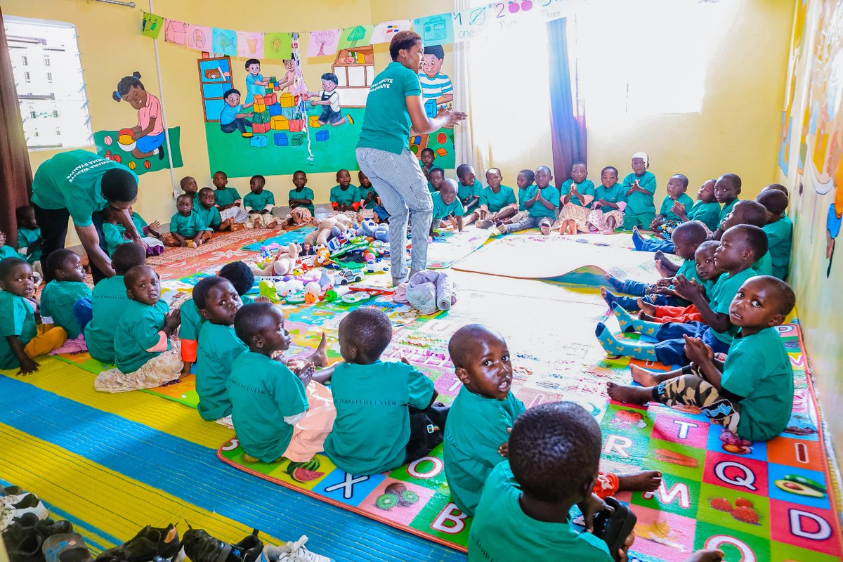 Rwanda_Child's tweet photo. Mu kigo cya Mutobo, Minisitiri @U_Consolee wa @RwandaGender, DG @iassumpta, Guverineri @gahundemaurice wa @RwandaNorth, Valérie Nyirahabineza uyobora @demobrwanda n'abandi bayobozi mu nzego zitandukanye bafunguye urugo mbonezamikurire rwita ku bana b'ababyeyi bari muri iki kigo. https://t.co/TU0kIeorqS