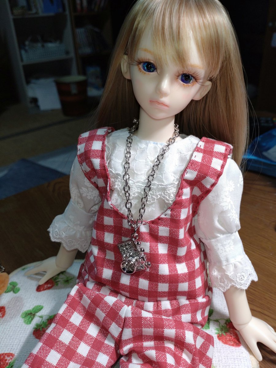 umenememeeeeeee's tweet photo. サロペットスタイルーー😶
割と可愛く出来たと思う✨

#うちのこかわいい https://t.co/KFu6jKXnkD